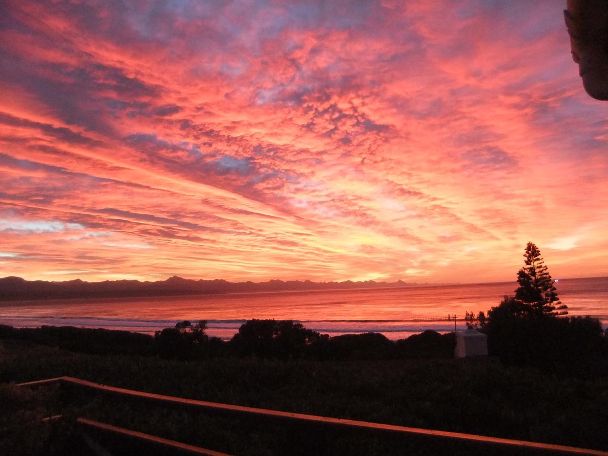 Dolphins' Playground Beachfront B&B Plettenberg Bay Exterior photo